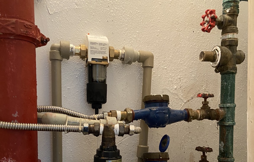 深圳龍崗區客戶-安裝RO反滲透凈水器與直飲機+前置過濾器